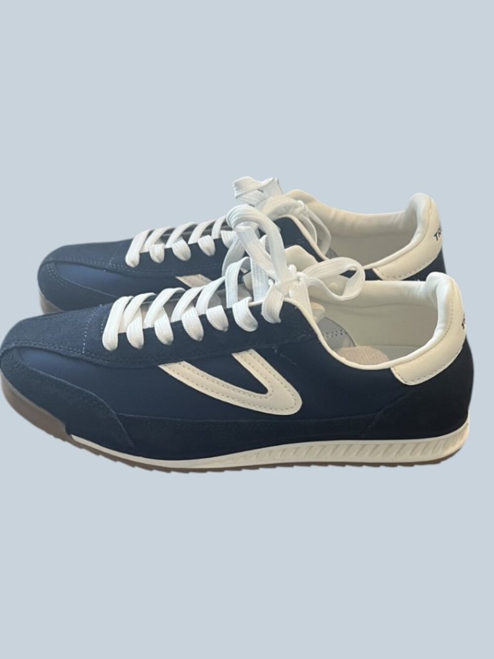 Tretorn Navy & White Rawlins 2.0 Retro Runner Sneakers w/ Gum Soles Women's 8.5M